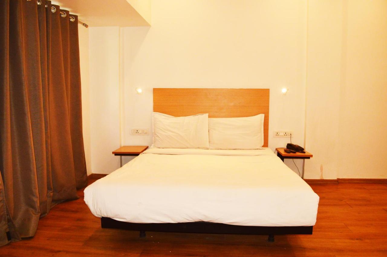Hotel Orient Avenue Nagpur Exteriör bild
