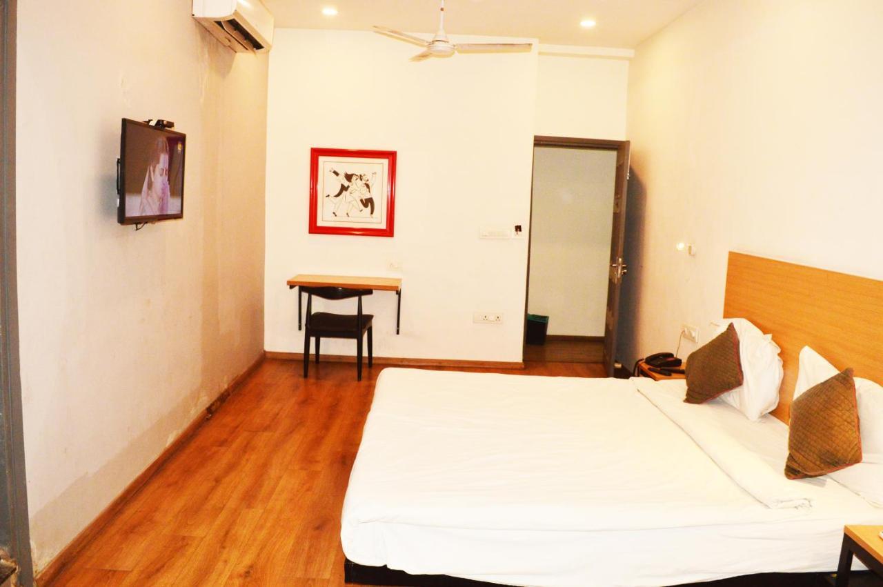 Hotel Orient Avenue Nagpur Exteriör bild