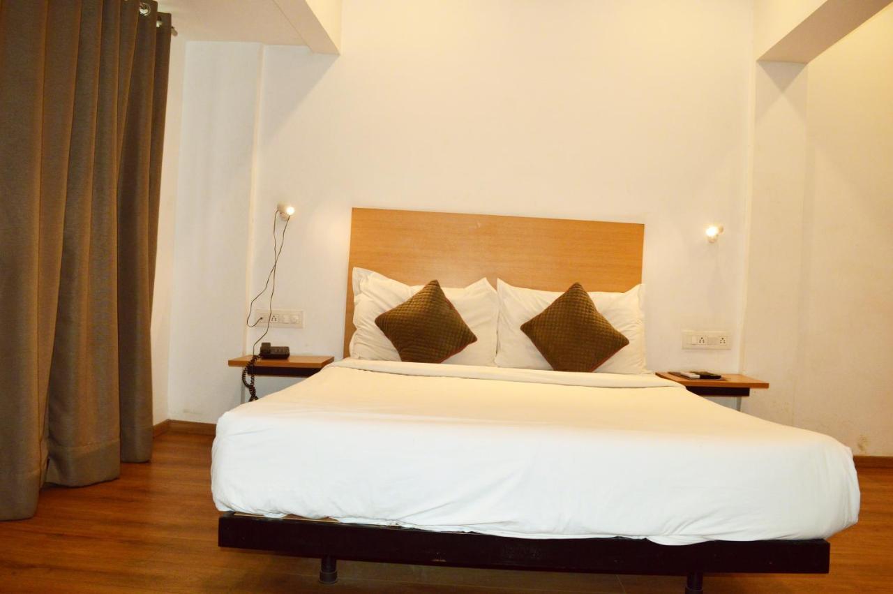 Hotel Orient Avenue Nagpur Exteriör bild